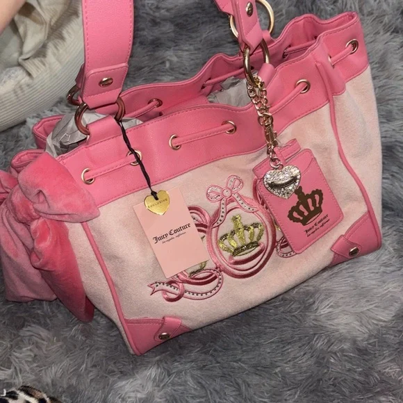 SOLD Viral rare juicy couture daydreamer tote - Picture 2 of 4